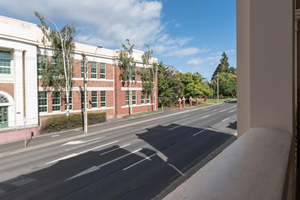 Generous Victorian Terrace In Cbd - Parking & Wifi Apartamento Launceston Exterior foto